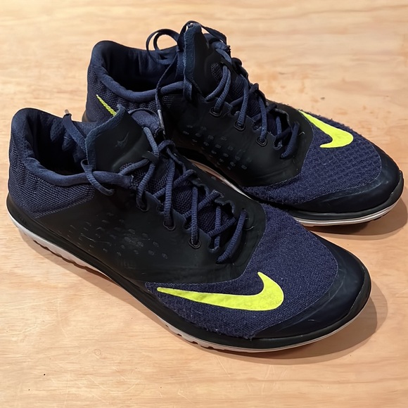 Nike Men 9.5 Running Shoe - Picture 2 of 4